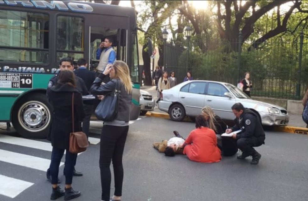 Aunque el peatón cruce mal, el colectivero debe tener cuidado extremo en no atropellarlo