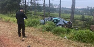Accidente fatal en 25 de Mayo: un automovilista perdió la vida tras despistar con su vehículo.