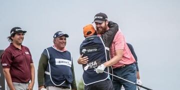 El golfista estadounidense Evan Harmeling ganó un 0km y se lo regaló a su caddie\u002E