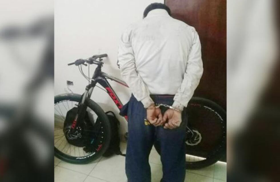 Detuvieron a un hombre por robar una bicicleta a mano armada