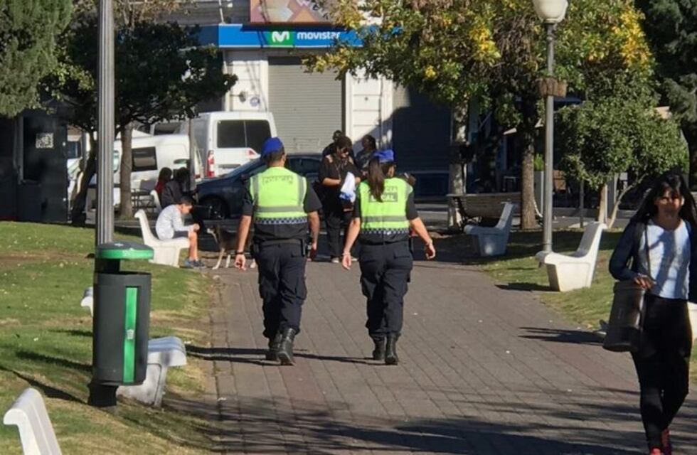 Cambiaron los uniformes de la Policía Local aunque Passaglia lo había negado
