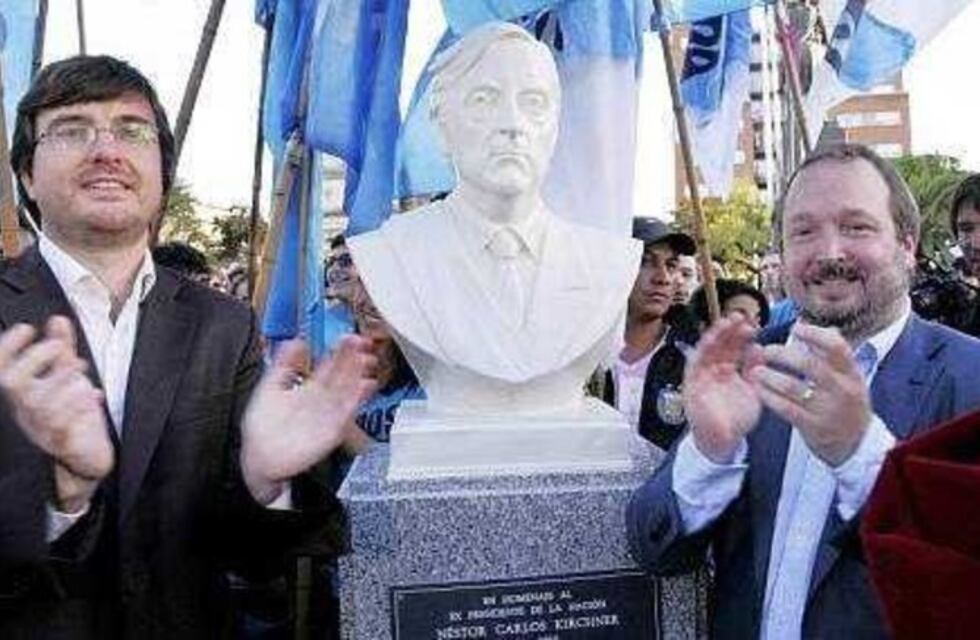 Propusieron quitar el busto de Néstor Kirchner de una plaza en Morón