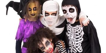 Alumnos celebran Halloween para juntar fondos para su viaje de estudios\u002E