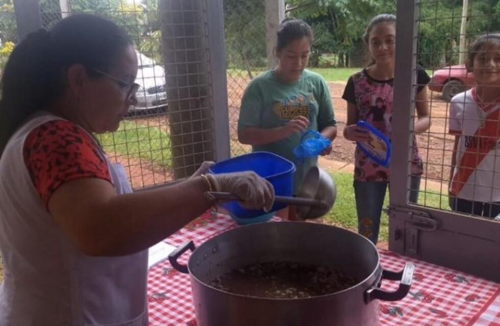 Una escuela de Alem sigue cocinando todos los mediodías para sus alumnos