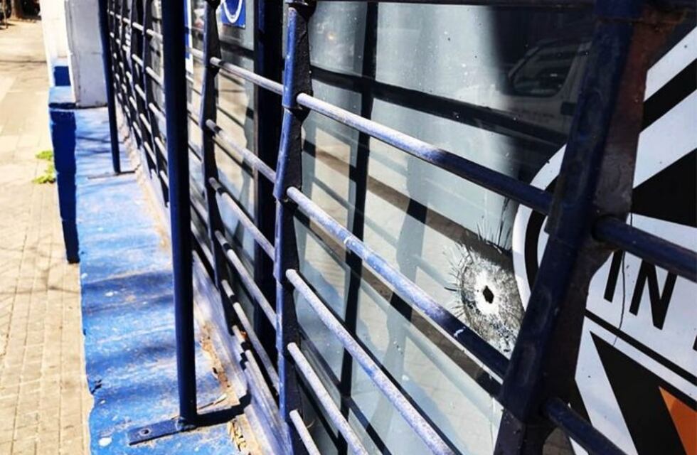 El abogado acusado de balear el comercio de un dirigente de Newell's no podrá volver al Coloso