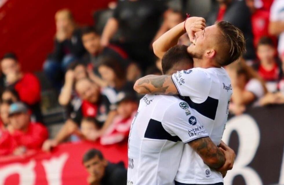 Un Newell's penoso cayó 3 a 1 ante Gimnasia y se quedó afuera de la Copa de la Superliga