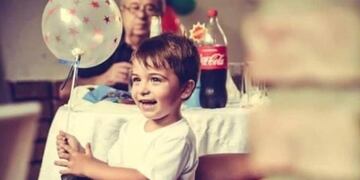 Superó una dura enfermedad, volvió al jardín de infantes y sus compañeritos lo ovacionaron