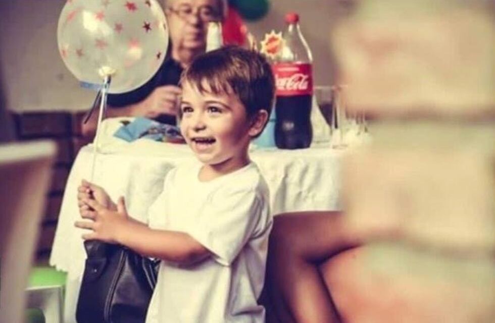 Superó una dura enfermedad, volvió al jardín de infantes y sus compañeritos lo ovacionaron