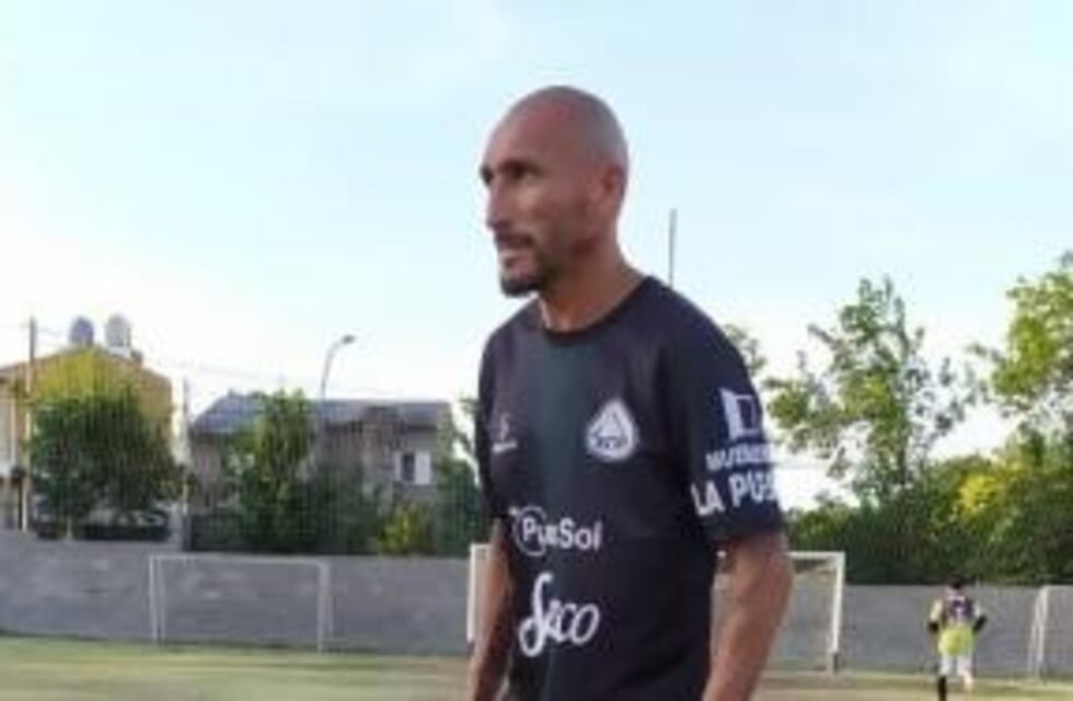 El Cholo Guiñazú se puso la camiseta de Barrio Parque