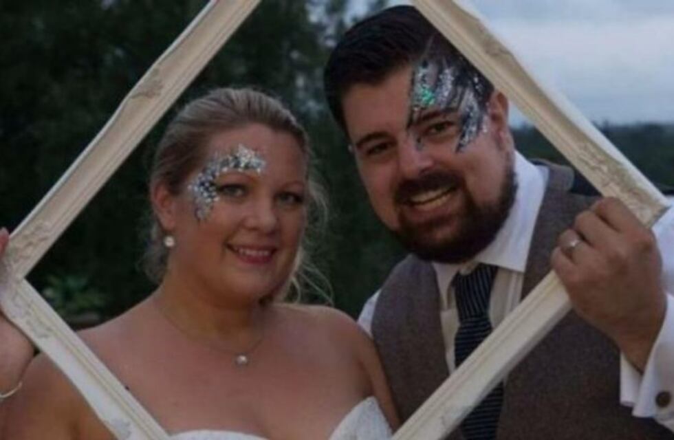 Condenaron al hombre que apuñaló a su esposa tras pedirle que se vende los ojos para darle una "sorpresa"