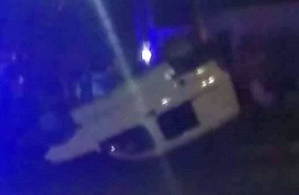 Un automovilista embistió a un utilitario, huyó y un menor debió ser hospitalizado