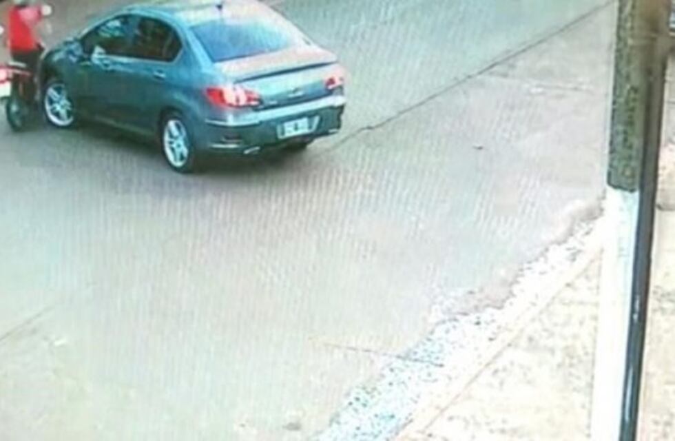 Confirman que el auto que chocó a una moto quiso doblar en U