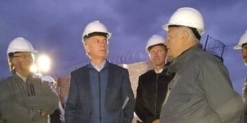 El presidente Mauricio Macri se encontró en Sunchales con el intendente Gonzalo Toselli y personal de TGS-SACDE, la UTE encargada de la concreción del gasoducto (web)
