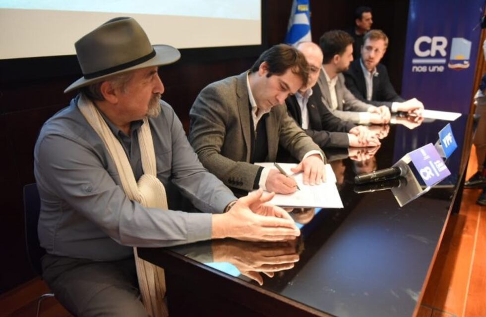 El viceintendente destacó la obra de la pileta que construirá YPF