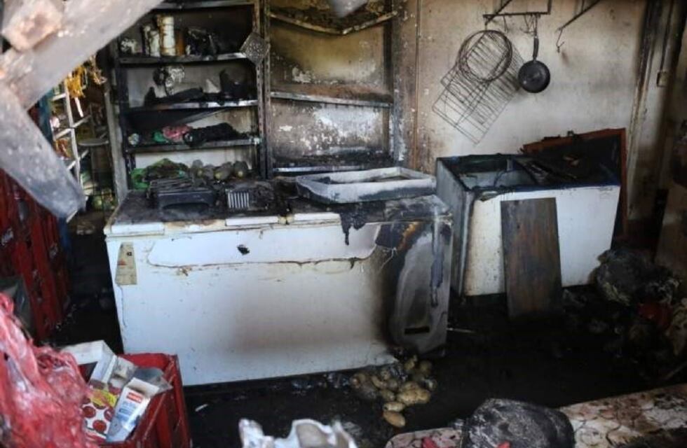 Se prendió fuego un almacén y las pérdidas alcanzaron el millón de pesos