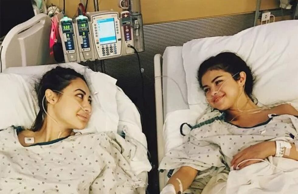 Selena Gomez se sometió a un trasplante de riñon por su enfermedad crónica
