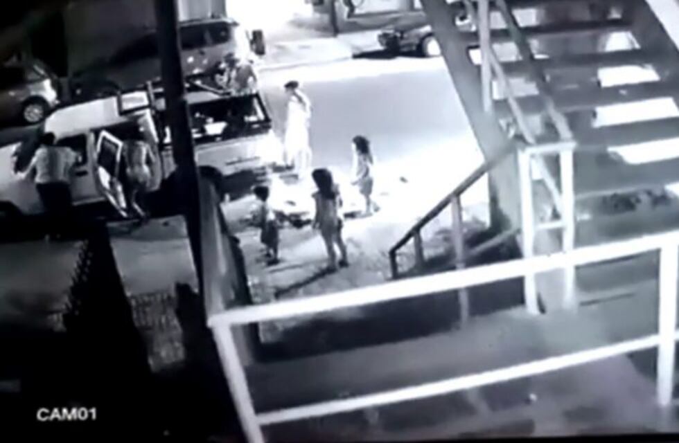 Una mujer prendió fuego y mató a su ex marido dentro de una camioneta en Barracas