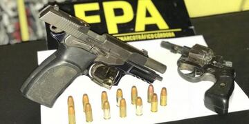 En el operativo realizado por la FPA en Villa El Libertador, apareció una de las armas robadas a la Policía\u002E