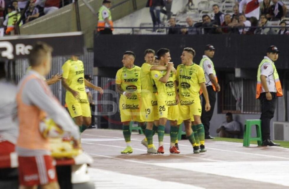 El puntaltense Domingo Blanco titular en el histórico triunfo de Defensa y Justicia ante River en el Monumental