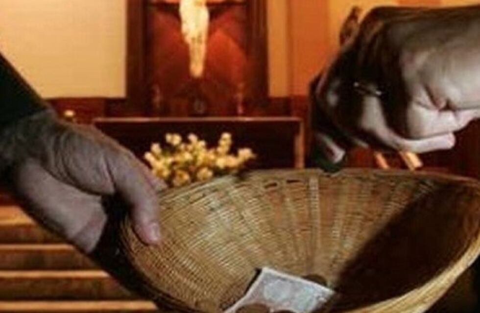 Se escondió en una iglesia y robó las limosnas