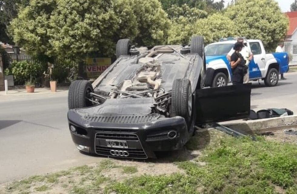 Quedó filmado cómo el Audi de los ladrones volcó y derrapó cuando escapaba de la policía