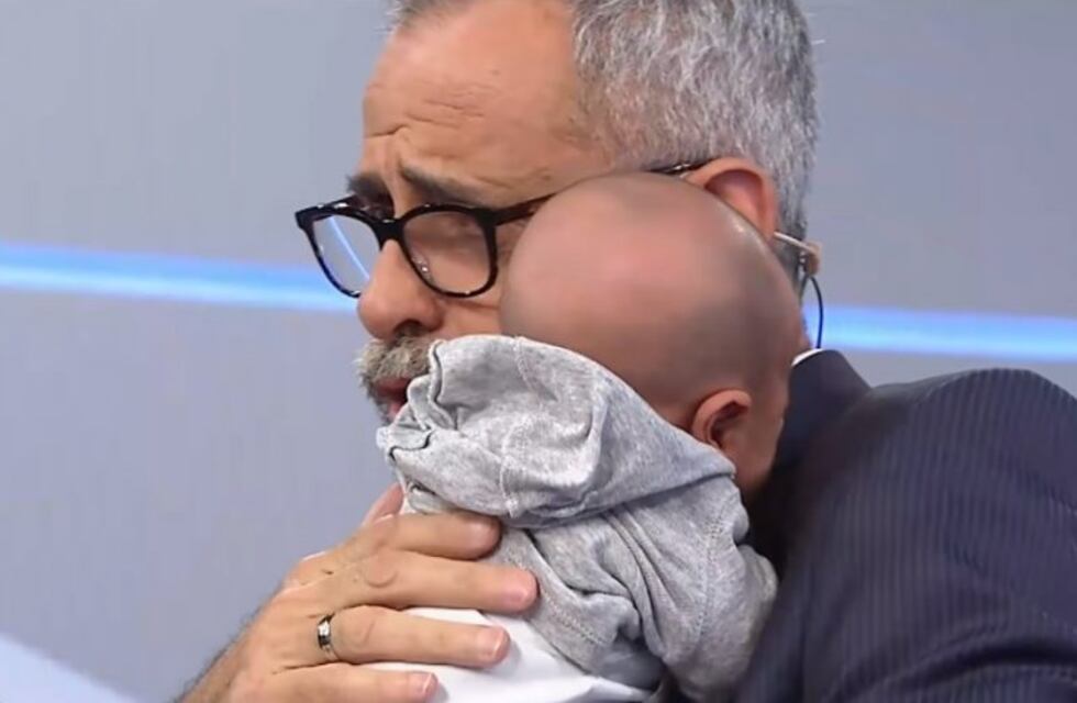 Jorge Rial presentó a su nieto Francesco en Intrusos y el bebé vomitó
