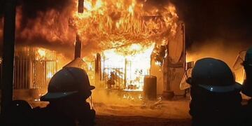 Incendio en la medianoche del miércoles en un local comercial de agroquímicos\u002E