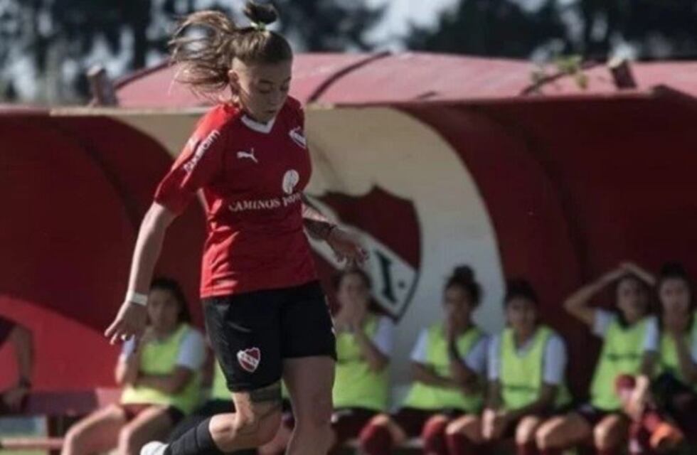 No la dejaban jugar al fútbol por ser mujer y hoy la rompe en Independiente