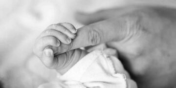 Joven madre dio a luz a su hija con ayuda de policías