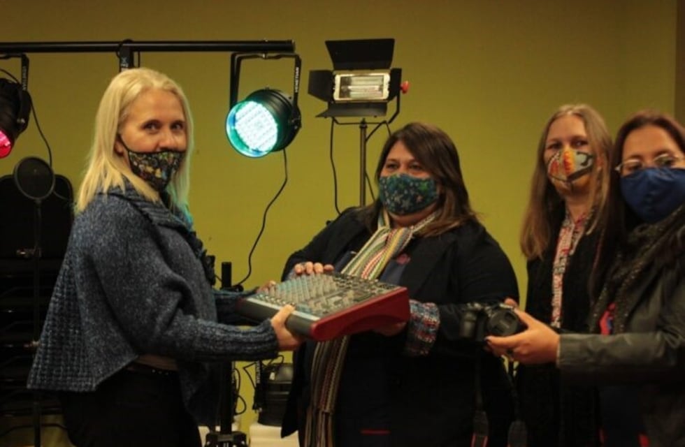 El Neni 40 de San Pedro recibió un equipo multimedial entregado por el ministerio de Educación