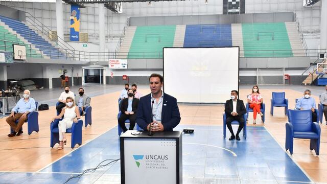 El rector de la UNCAUS dando inicio a la Expo Carreras 2020 (Foto: Gentileza prensa UNCAUS)