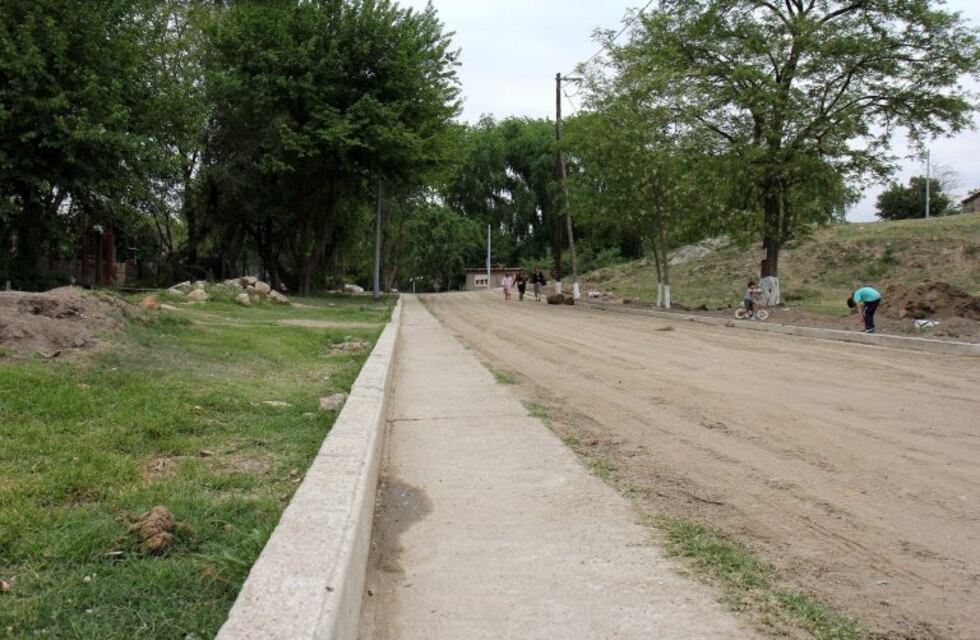 Carlos paz: finalizaron las obras de cordón cuneta en el barrio Colinas