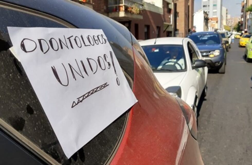 Córdoba: odontólogos marcharon pidiendo por costos no cubiertos por obras sociales