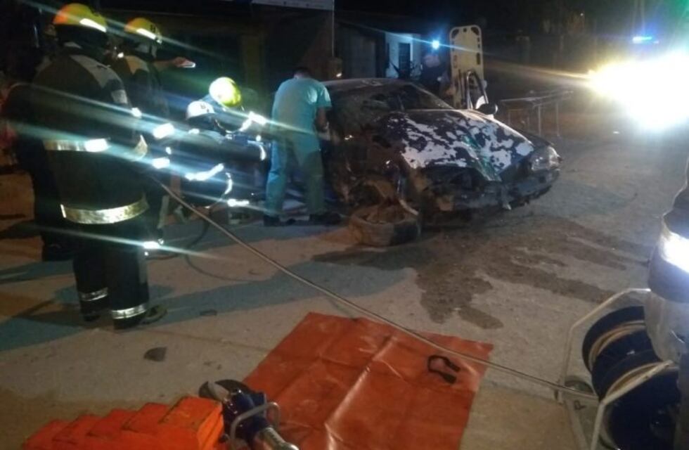 Perdió el control y chocó contra una casa: el conductor sufrió varias heridas