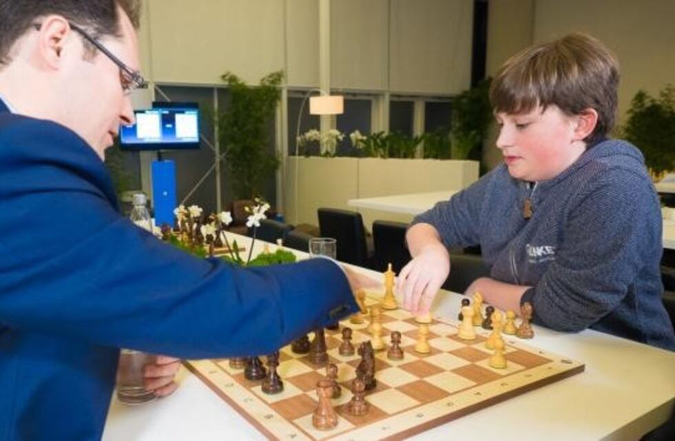 Un chico de 13 años es la sensación mundial del ajedrez