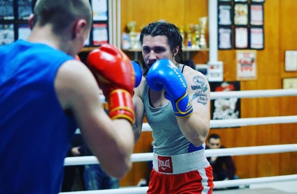 Una boxeadora rusa confesó que se hizo pasar por hombre para competir con ellos: ganó la mayoría de las peleas