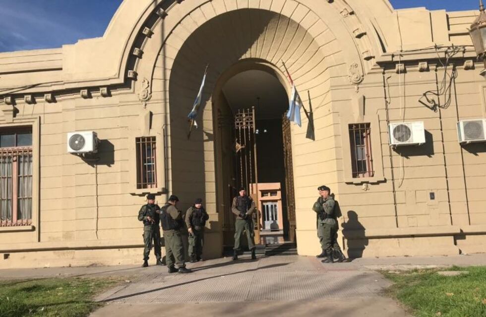Allanaron la Alcaidía de San Lorenzo y detuvieron al jefe