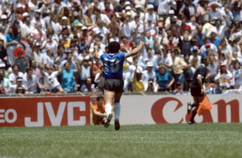El día que Diego Maradona bailó a Inglaterra: a 34 años de la "Mano de Dios" y el "Gol del siglo"