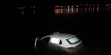 Su taxi terminó hundido en el lago Potrero de los Funes\u002E
