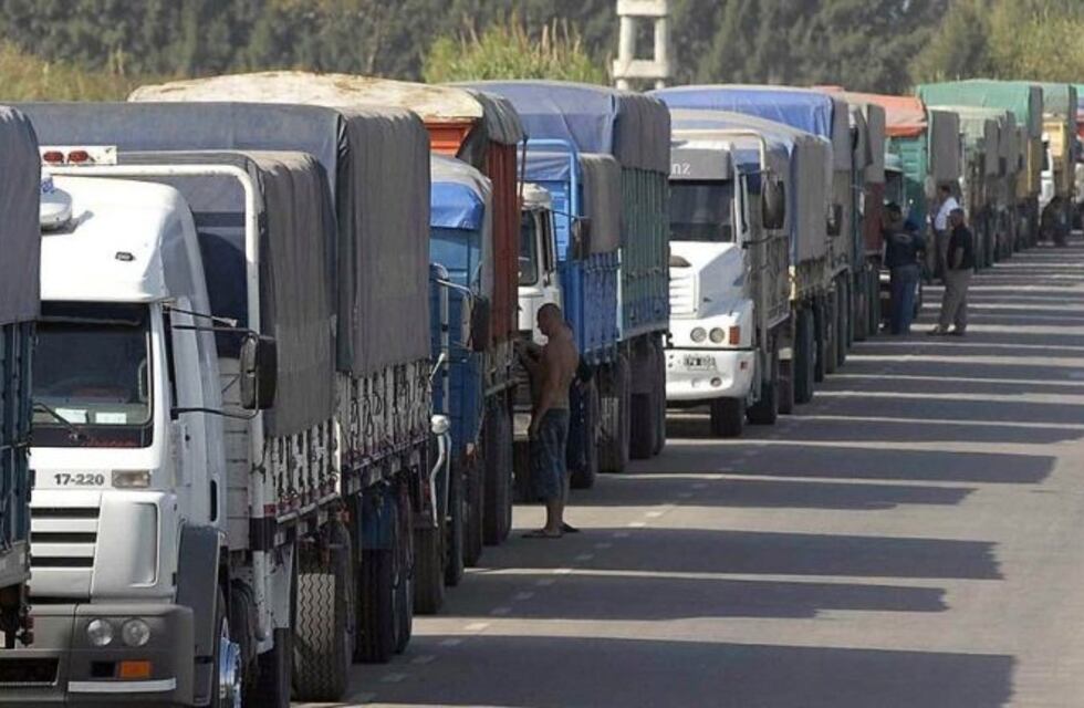 Camionero vendió la carga de su transporte, se compró una moto y huyó