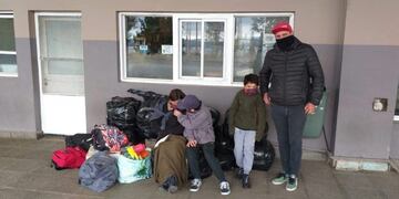 Una familia de Corrientes está varada en la terminal de Bariloche