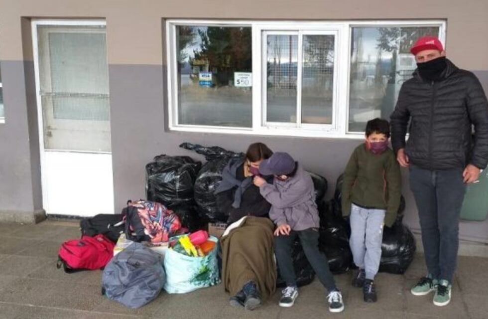 Una familia de Corrientes está varada en la terminal de Bariloche