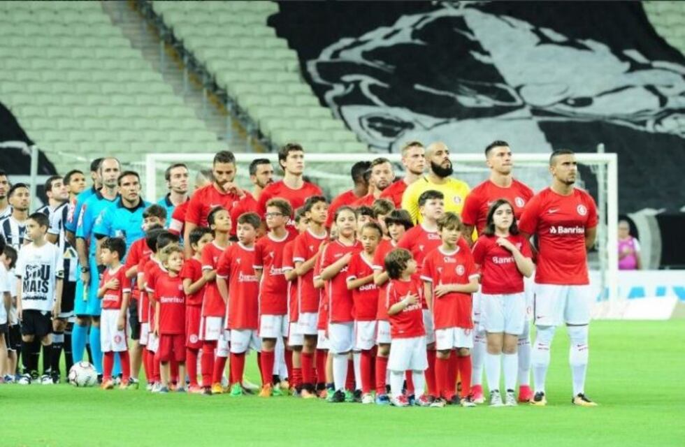 Denuncian por racismo a un futbolista argentino en Brasil