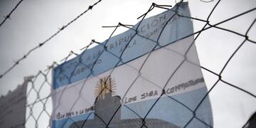 An Argentine national flag with messages in support of the 44 crew members of the ARA San Juan submarine missing at sea is seen placed on a fence at the Argentine Naval Base where it sailed from, in Mar del Plata, Argentina November 20, 2017\u002E Words on the flag read \
