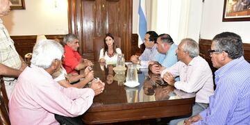 Carolina Vargas Aignasse recibió al Frente de Gremios Estatales\u002E (Twitter @CaroVargasTuc)