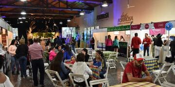 Una gran cantidad de público se congregó en la muestra gastronómica