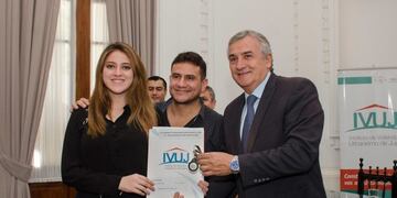 El Gobernador Gerardo Morales, entrega de carpetas y llaves de viviendas\u002E