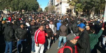 Los choferes se movilizan en el centro de la ciudad\u002E