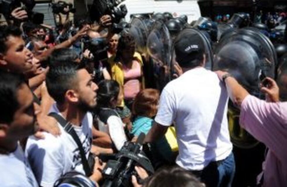Así fue el momento en que la Policía reprimió a los manteros de Once