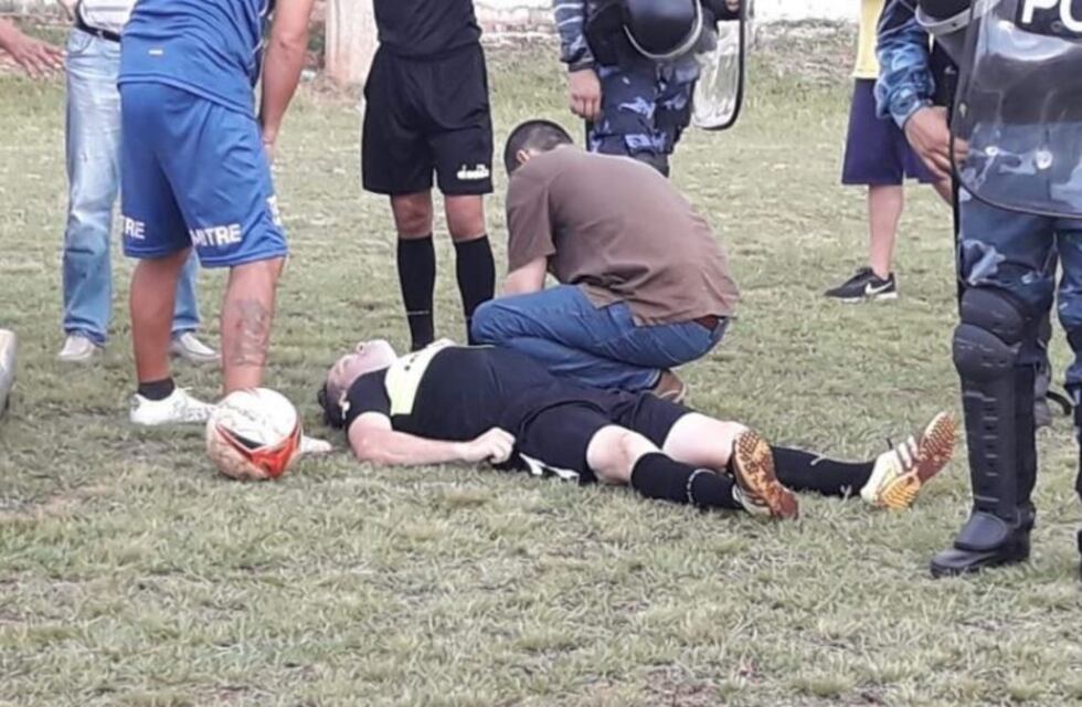 El gremio de árbitros repudió el ataque al referí en el partido entre Mitre y Sporting